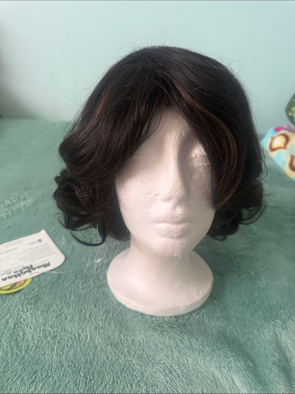 Short Wavy Women’s Wig in Dark Brown with Subtle Highlights